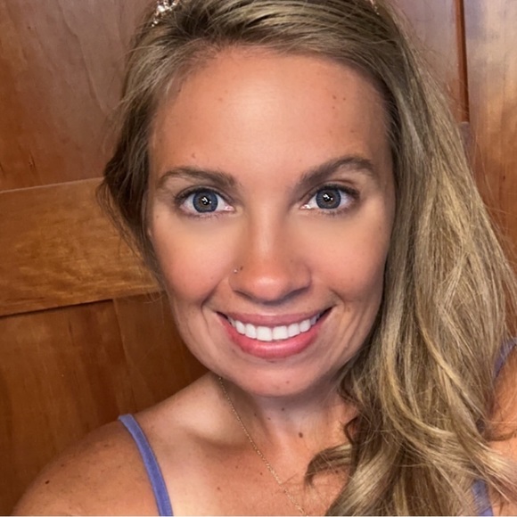 Meet your Posher, Kim - Picture 2 of 2